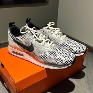 Nike Air Max Tavas Men’s size 11 Never Worn NWOT